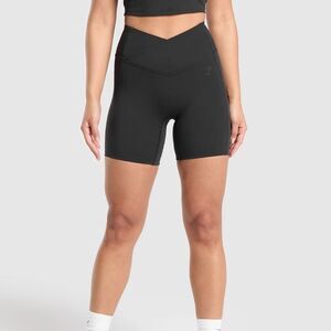 Gymshark CROSSOVER SHORTS Black Large NWT in packaging